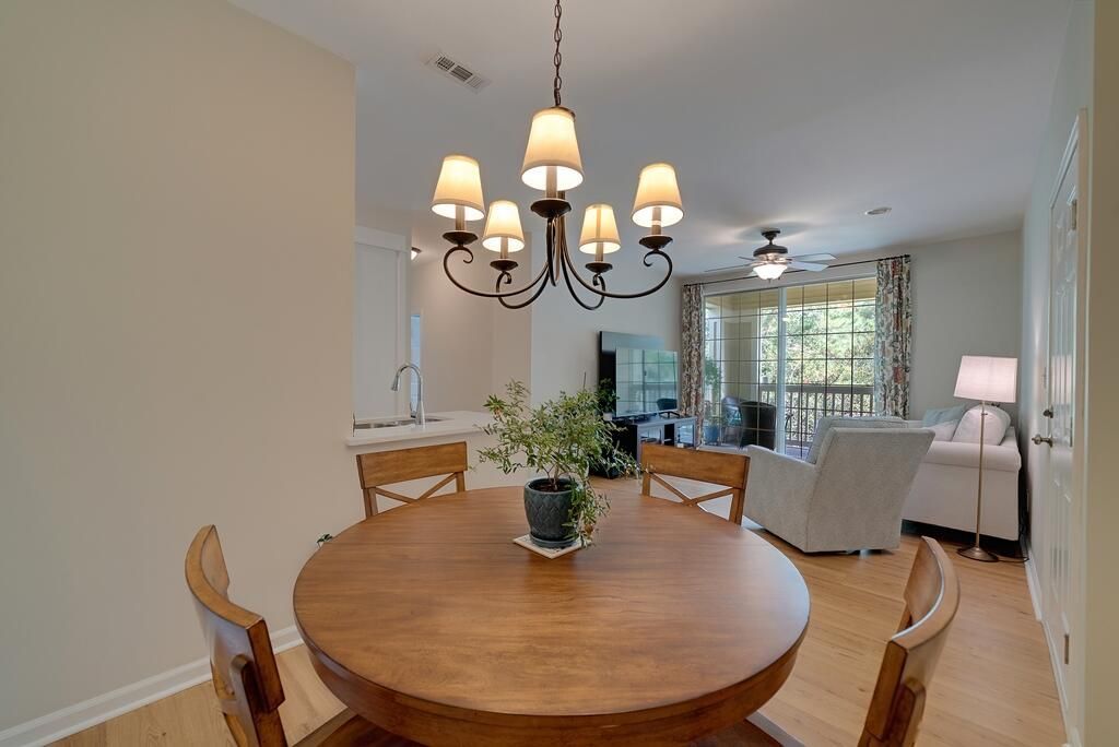 1600 Long Grove Drive Photo 7