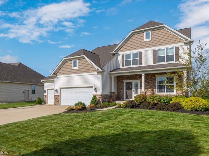 36136 W Shore Parkway, North Ridgeville, OH 44039 Photo 2