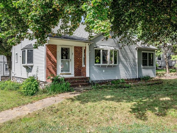 7 Peters St, North Andover, MA 01845