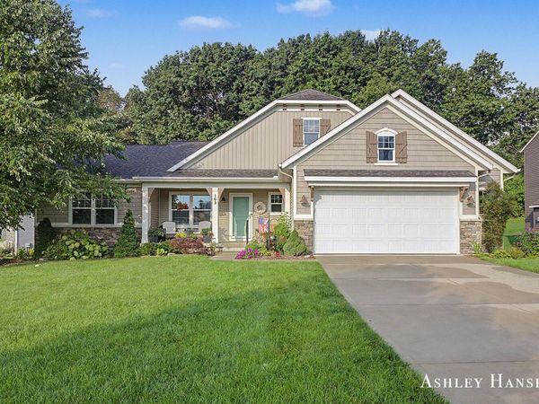 163 Dogwood Drive NE, Rockford, MI 49341