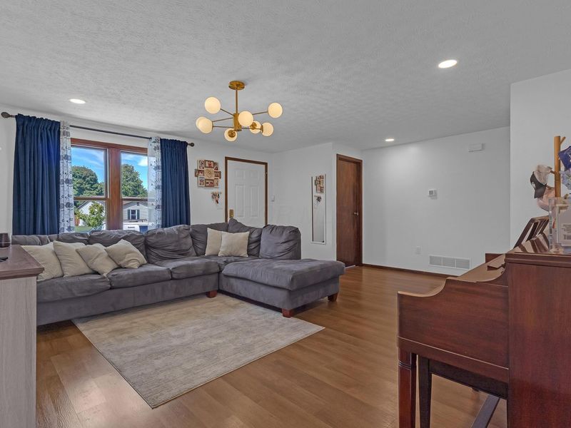 840 Cherry Bud Drive, Columbus, OH 43228 Photo 4