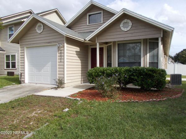 2531 TOWNSQUARE Drive, Jacksonville, FL 32216