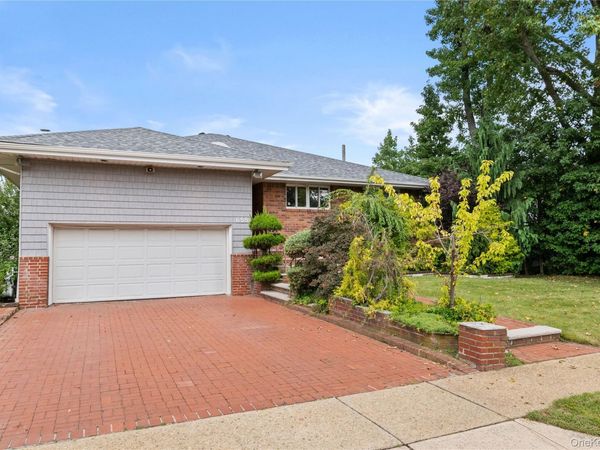 655 Diane Place, North Woodmere, NY 11581