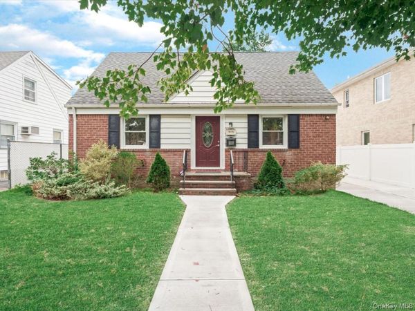 79-53 267th Street , Glen Oaks, NY 11004