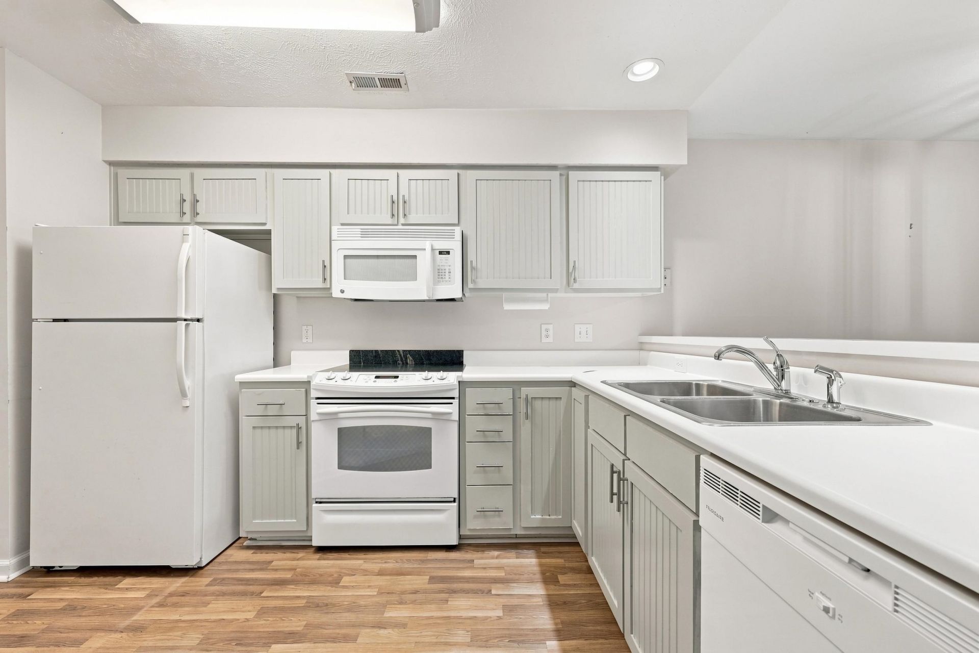 412 Pinehurst Ln. Photo 6