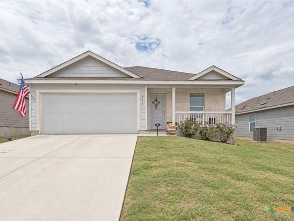913 Riviera Court , Seguin, TX 78155