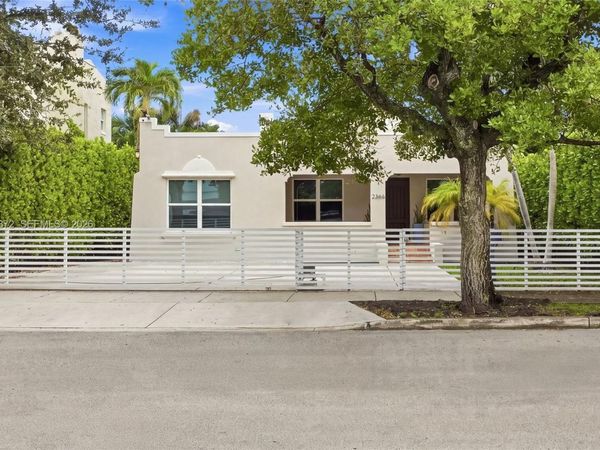 2366 SW 10th st , Miami, FL 33135