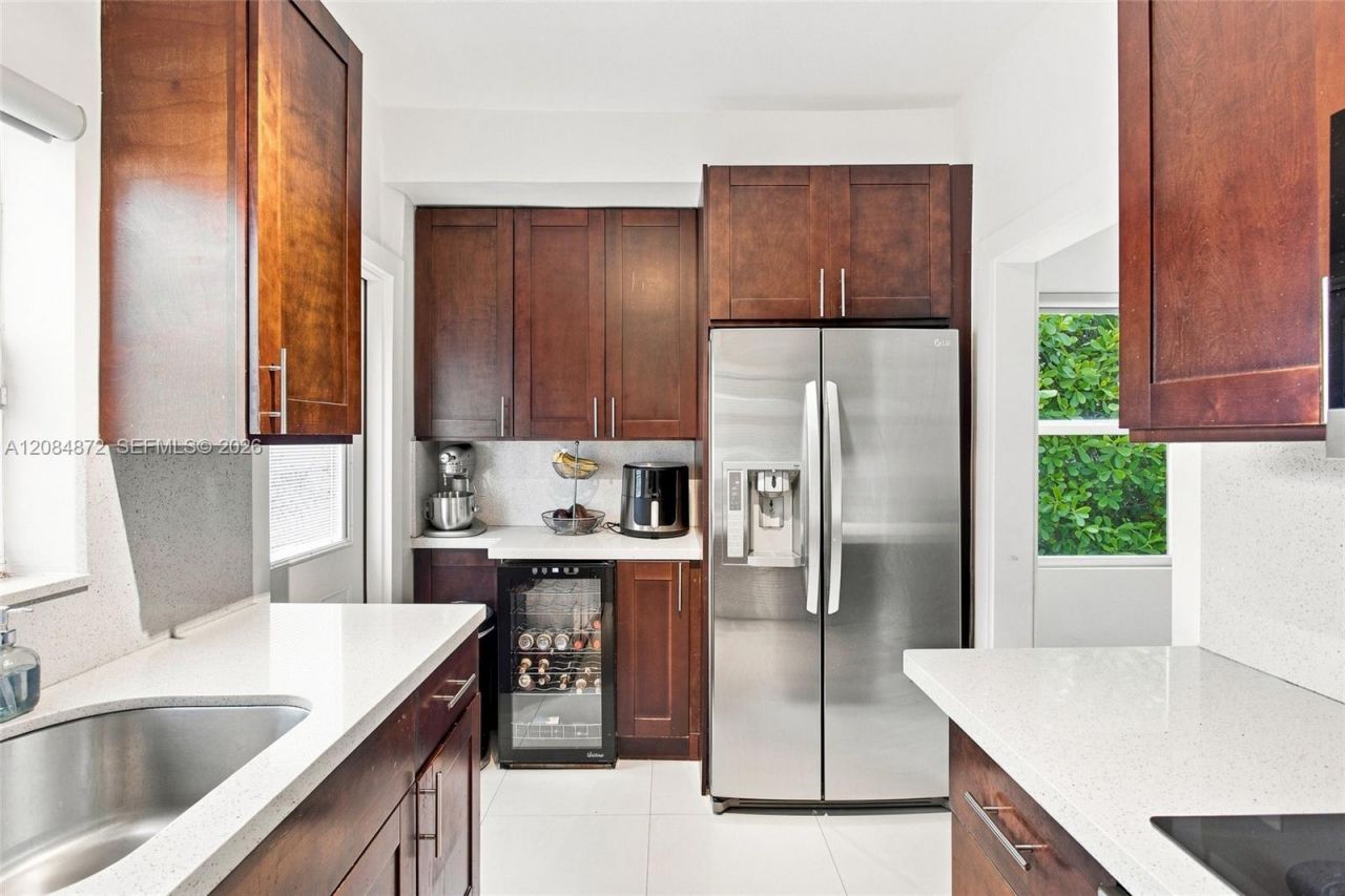 2366 SW 10th St, Miami, FL 33135 Photo