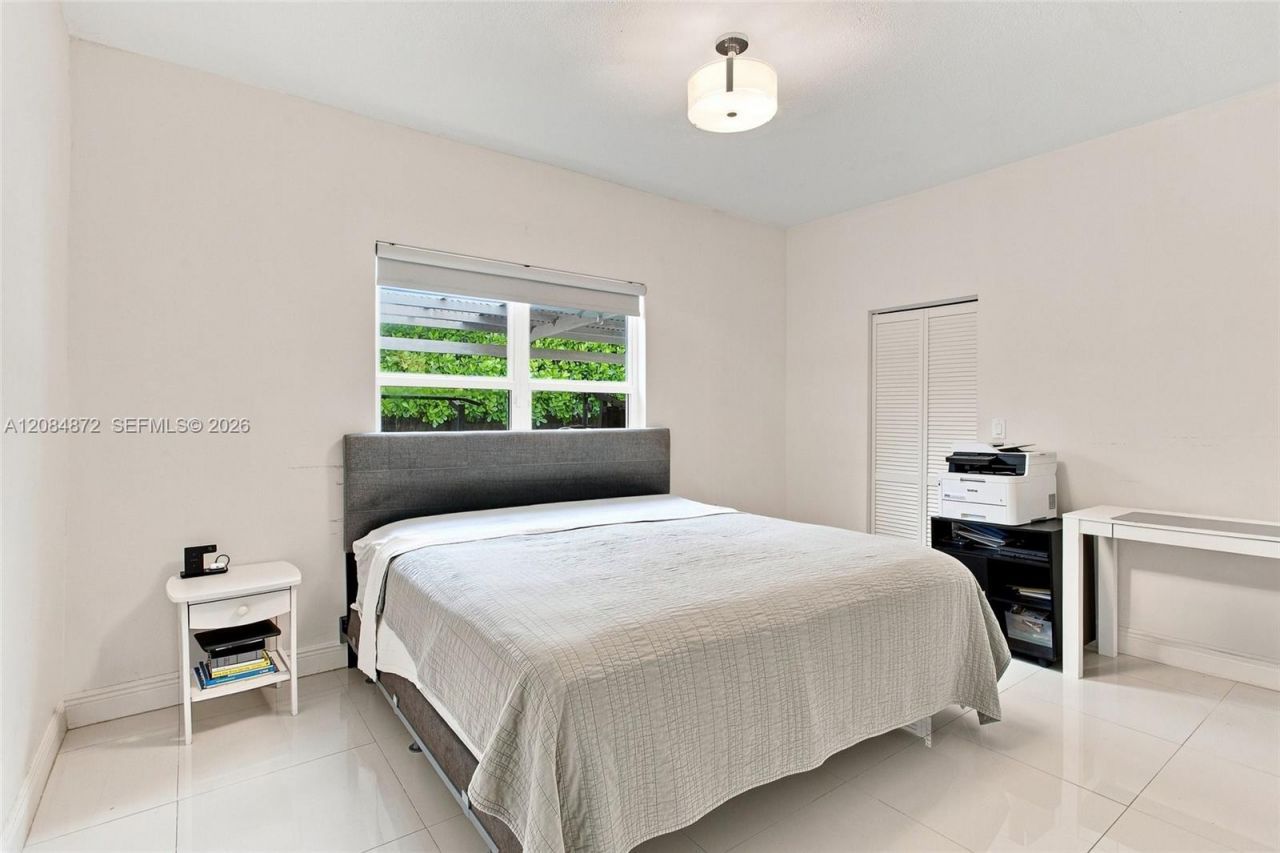 2366 SW 10th St, Miami, FL 33135 Photo
