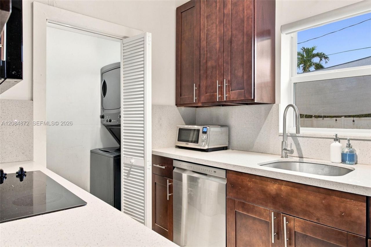 2366 SW 10th St, Miami, FL 33135 Photo