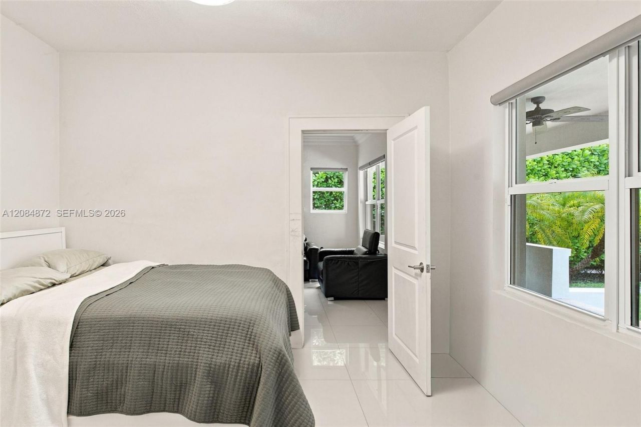 2366 SW 10th St, Miami, FL 33135 Photo