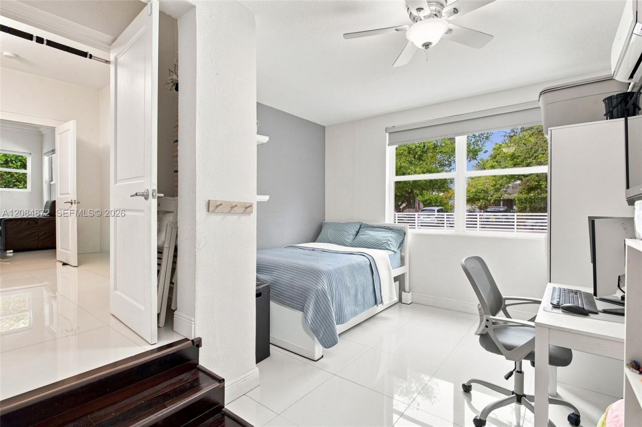2366 SW 10th St, Miami, FL 33135 Photo