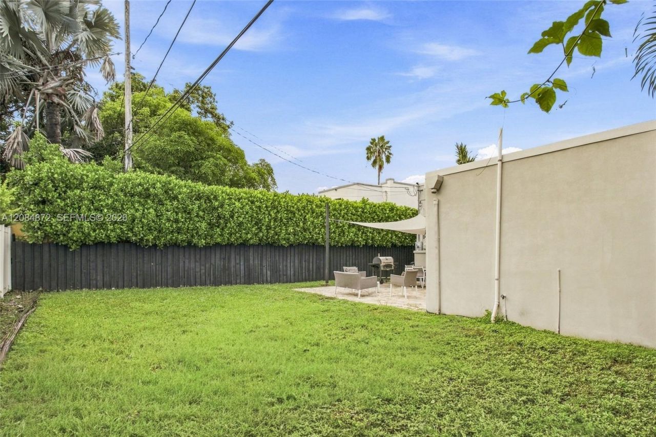 2366 SW 10th St, Miami, FL 33135 Photo