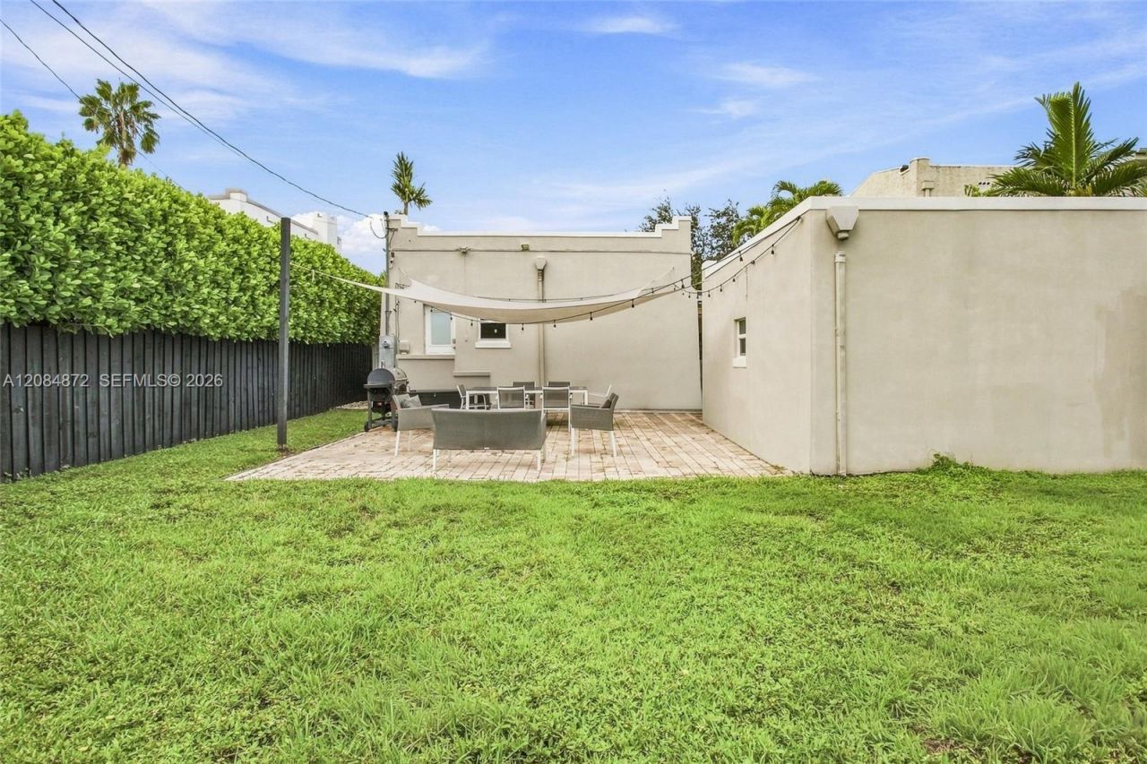 2366 SW 10th St, Miami, FL 33135 Photo