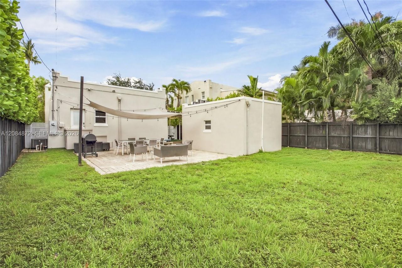 2366 SW 10th St, Miami, FL 33135 Photo