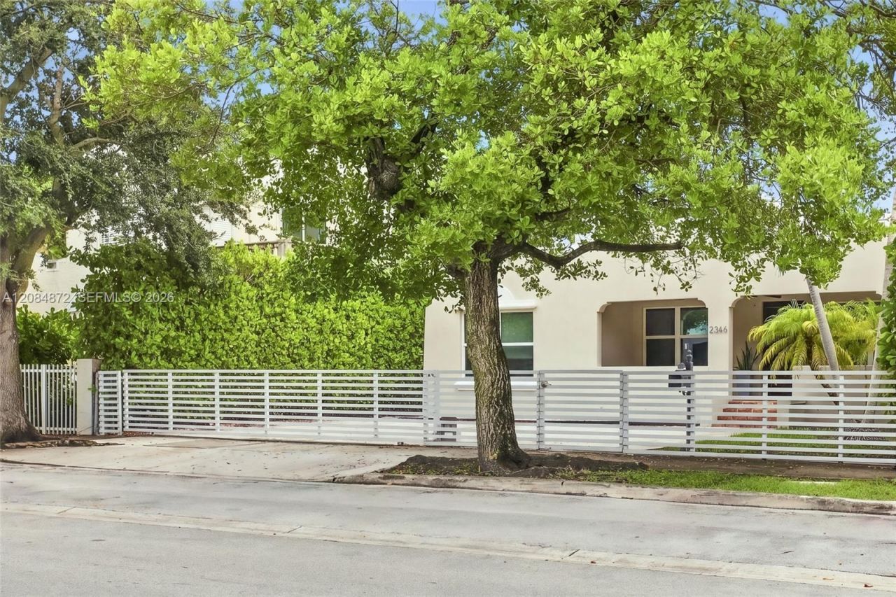 2366 SW 10th St, Miami, FL 33135 Photo