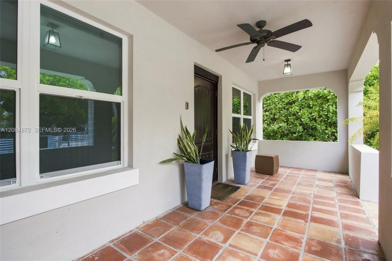 2366 SW 10th St, Miami, FL 33135 Photo