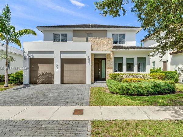 15071 SW 176th St , Miami, FL 33187