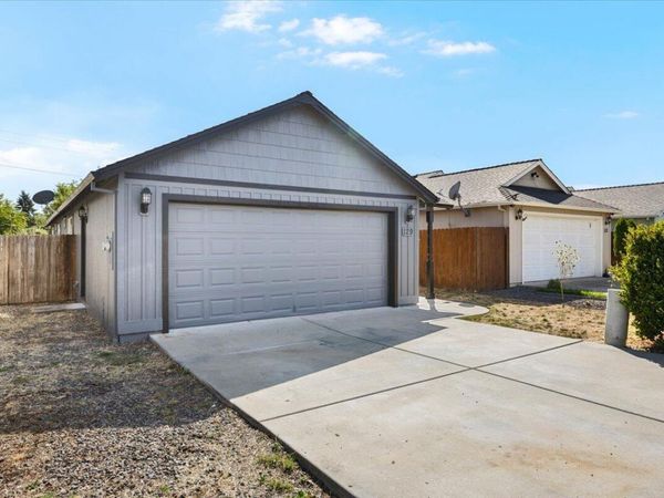 129 Cottonwood Drive, Eagle Point, OR 97524
