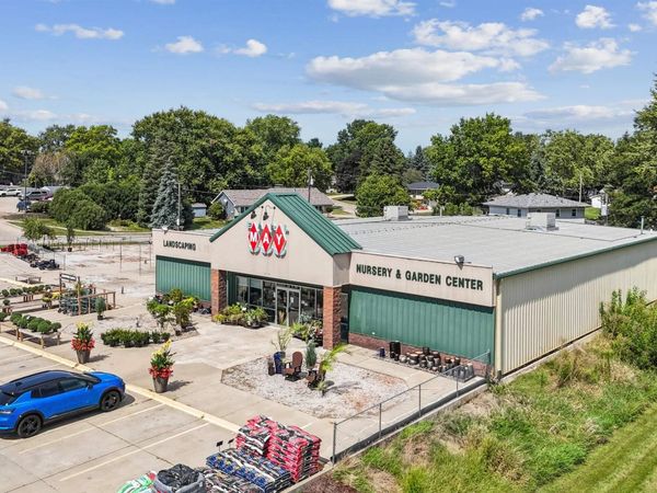 2306 1St Avenue E, Newton, IA 50208