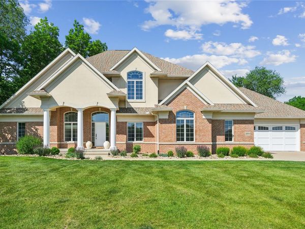 2804 Deer Valley Drive NW, Swisher, IA 52338