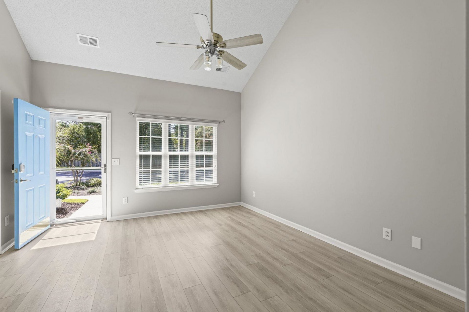 3518 Chestnut Dr. Photo 4