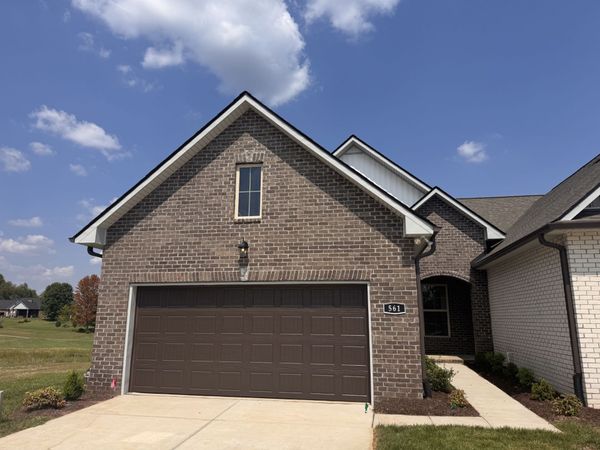 561 W Foxrun , Springfield, TN 37172