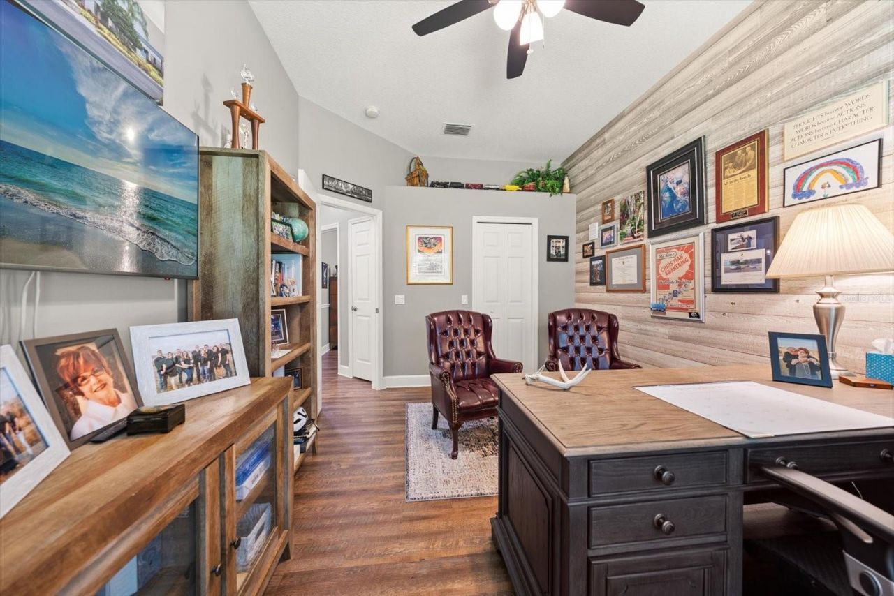 2105 Boot Lake Circle, Tampa, FL 33612 Photo