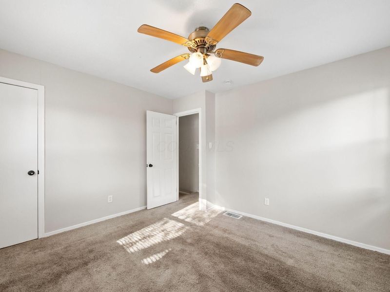 685 Valerie Lane, Whitehall, OH 43213 Photo 18