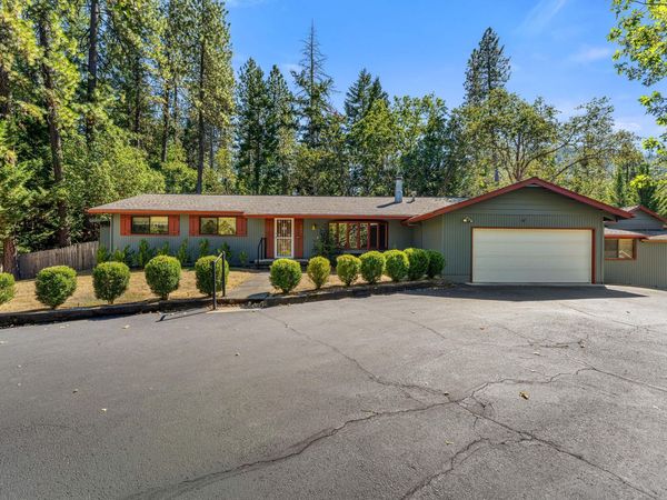 387 Carrollwood Drive, Grants Pass, OR 97527