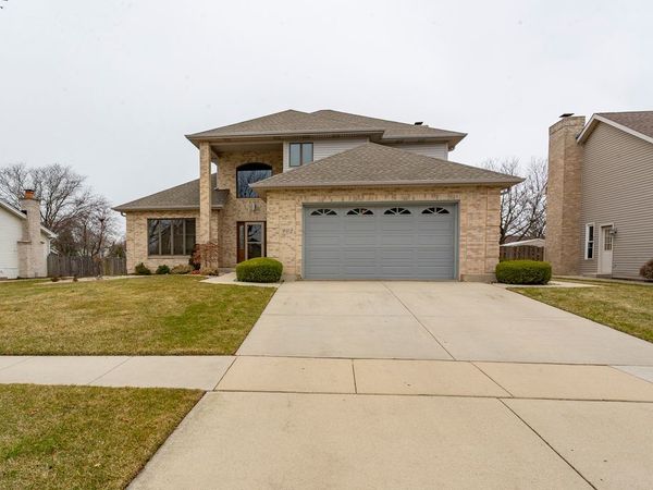 902 Somerset Drive , Carol Stream, IL 60188