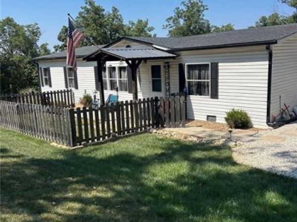 409 Cheyenne Lane , Wright City, MO 63390