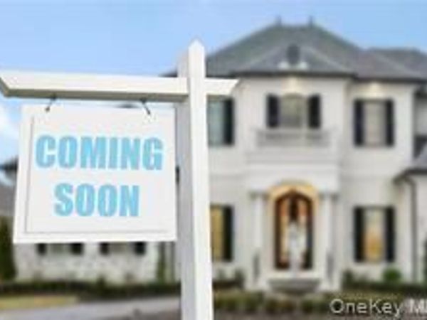 Unit 2nd Floor, Hicksville, NY 11801