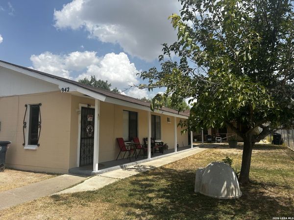 942 Colorado St, Unit F, Eagle Pass, TX 78852