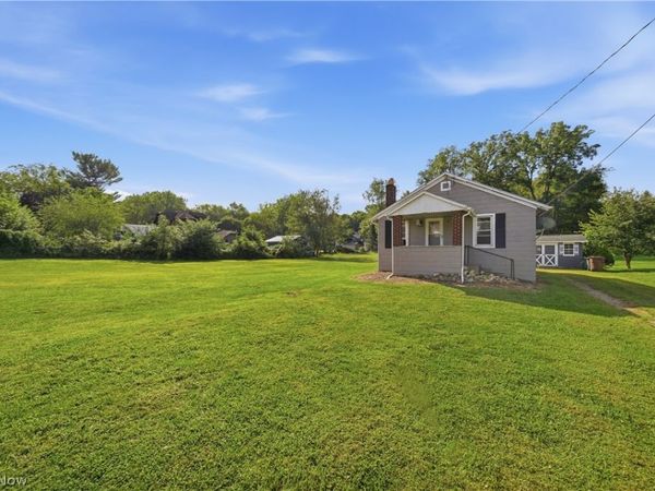 230 E Comet Road , Clinton, OH 44216