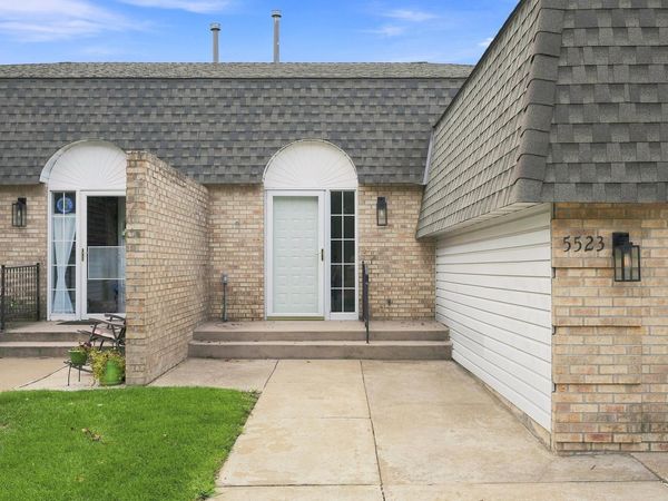 5523 Auto Club Road , Bloomington, MN 55437