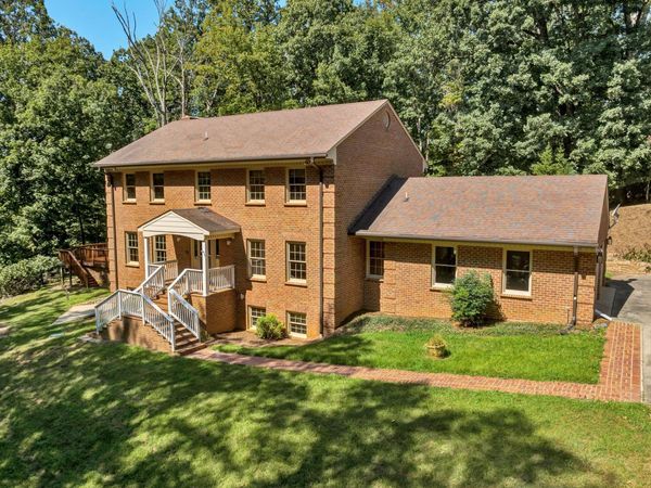 1207 Foothills DR, Vinton, VA 24179