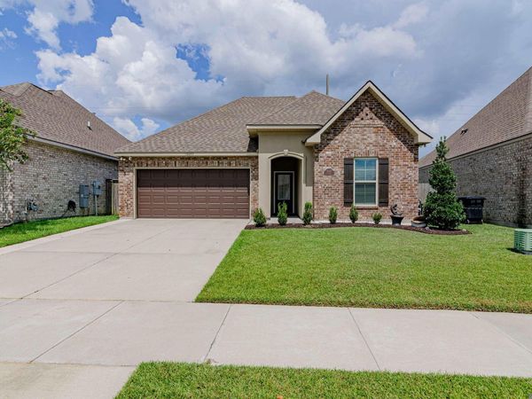 10055 Ole Millstead Ct, Baton Rouge, LA 70816