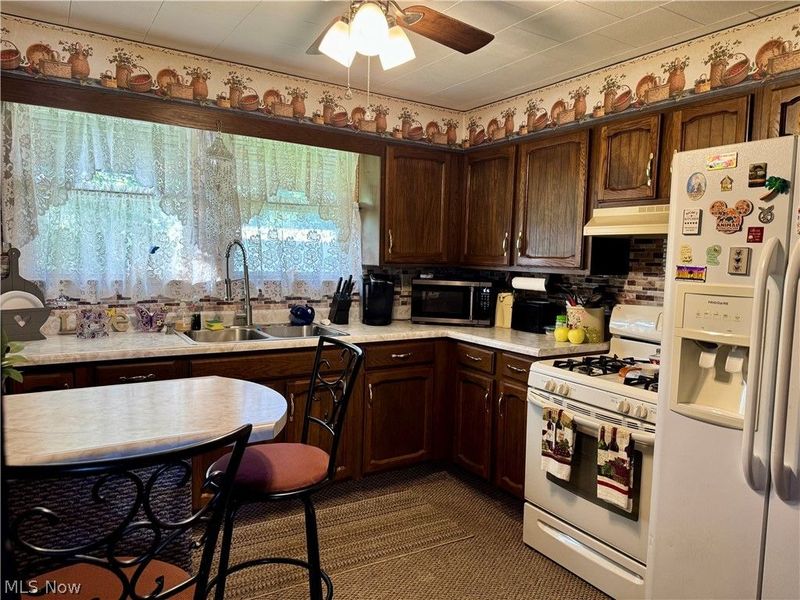 314 W 3rd Street, Uhrichsville, OH 44683 Photo 6