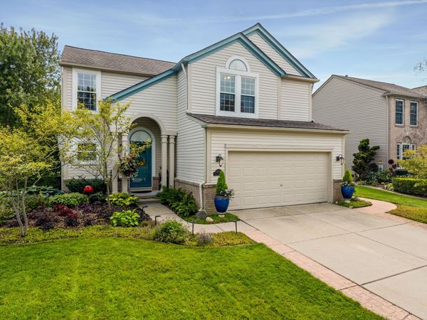 7673 Turrillium Lane, Waterford, MI 48327