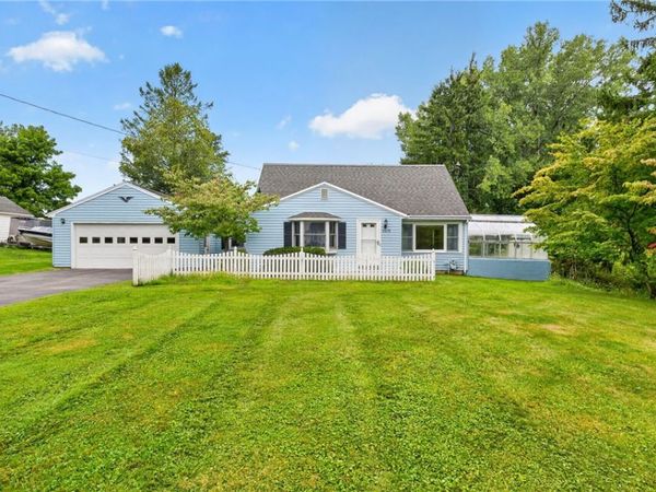 1070 Shoemaker Road , Webster, NY 14580