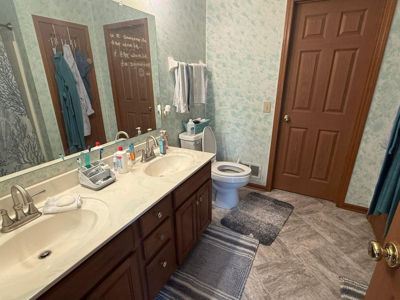 318 Eddington Drive, Pataskala, OH 43062 Photo 12