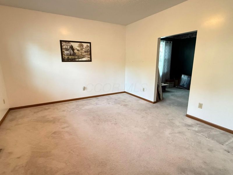318 Eddington Drive, Pataskala, OH 43062 Photo 2