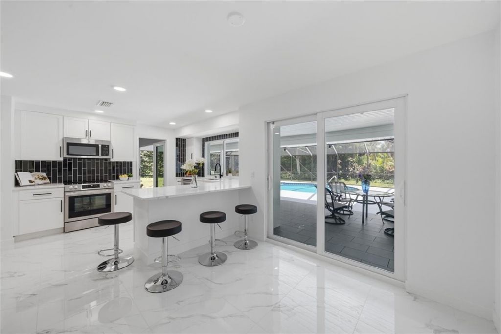 4384 SW 2nd Square Sw, Vero Beach, FL 32968 Photo