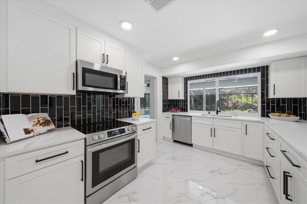 4384 SW 2nd Square Sw, Vero Beach, FL 32968 Photo