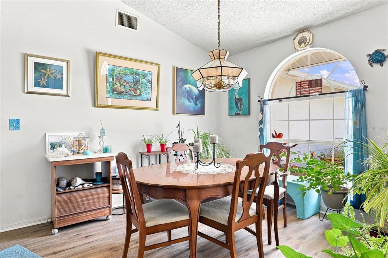7833 38th Court E, Sarasota, FL 34243 Photo