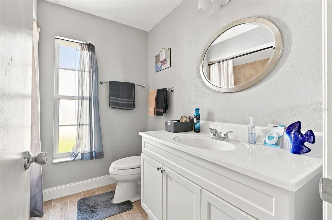 7833 38th Court E, Sarasota, FL 34243 Photo