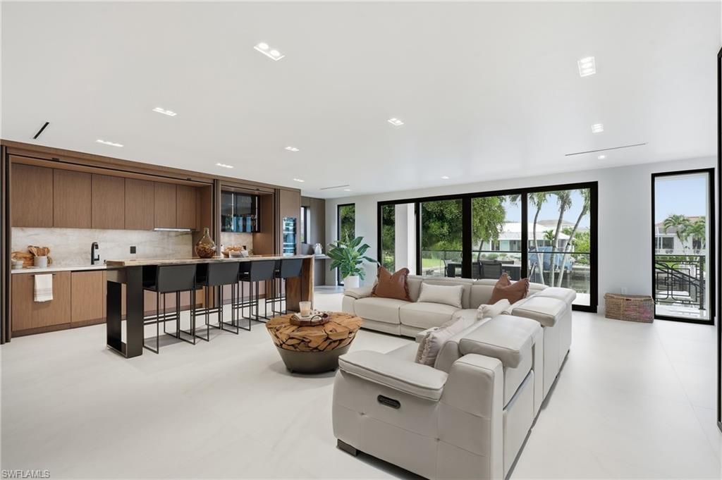 910 Beaver Ct, Marco Island, FL 34145 Photo