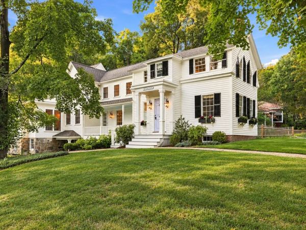 81 Central St, Andover, MA 01810