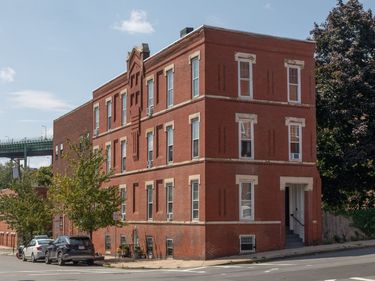 44 Beacon St, Unit 4, Chelsea, MA 02150